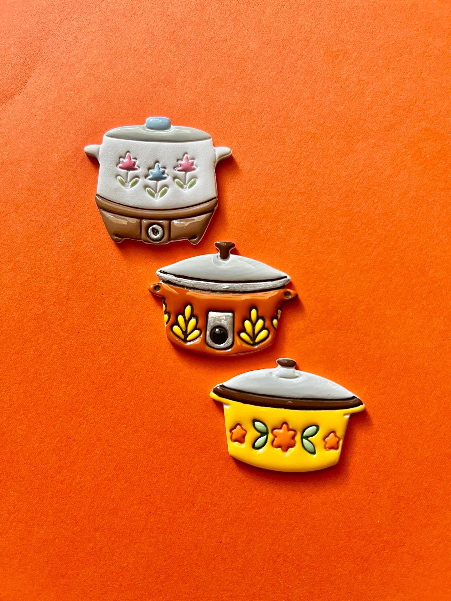 Handmade Retro Crock Pot Needle Minder