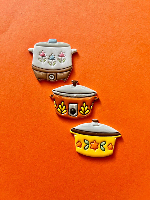 Handmade Retro Crock Pot Needle Minder