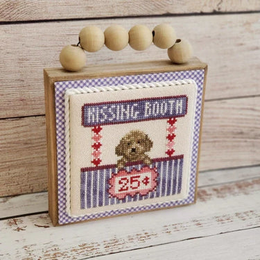 Translation missing: en.Kissing Booth